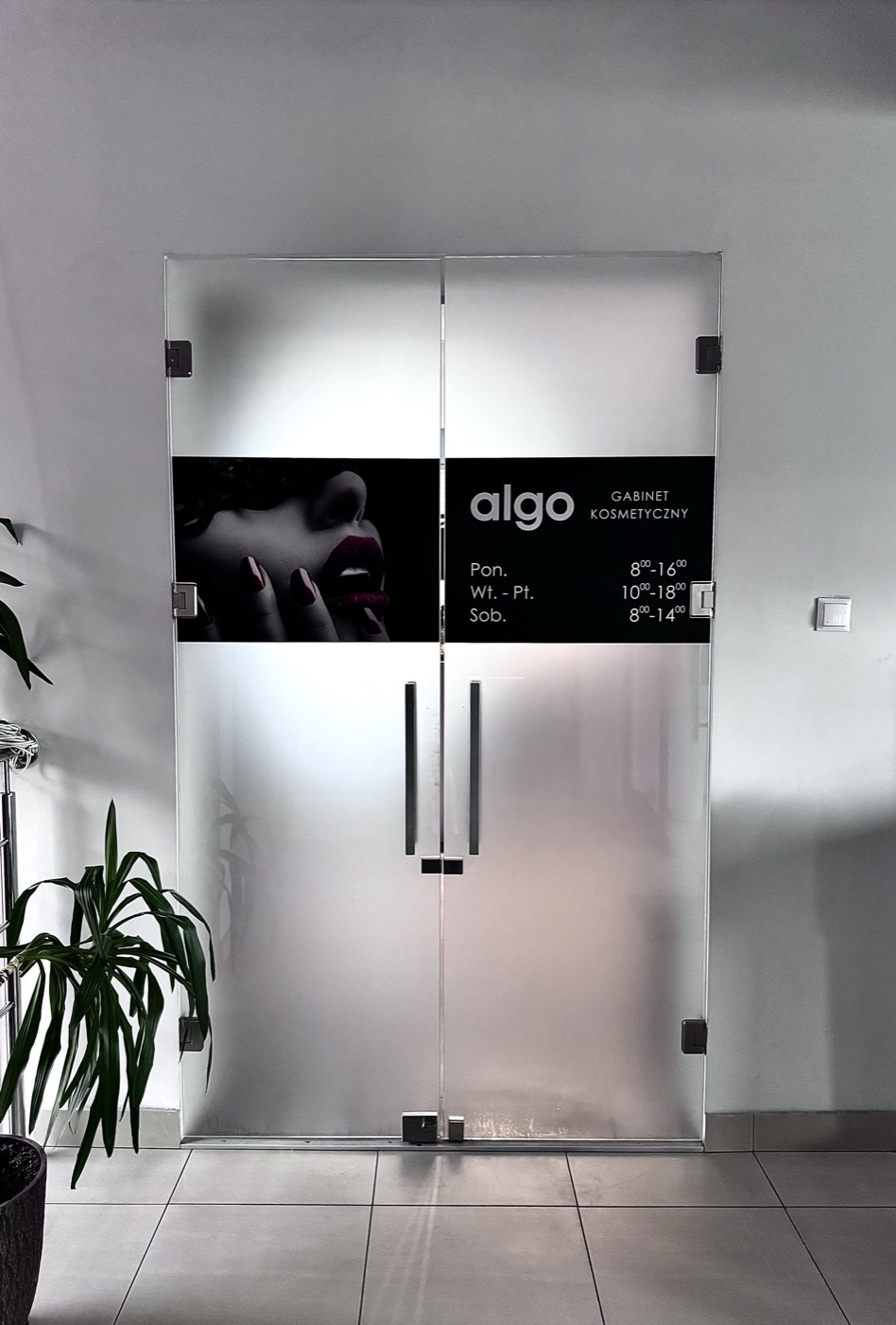 Wejście do salonu Algo